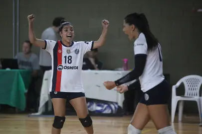 La armadora y capitana Anahí Vega festeja - Foto twitter @CASLAvoley