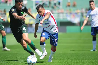 Perrito Barrios vuelve a la titularidad por Alexis Cuello.