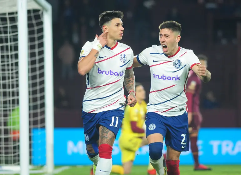 Bareiro gol a Lanús. Fotobaires