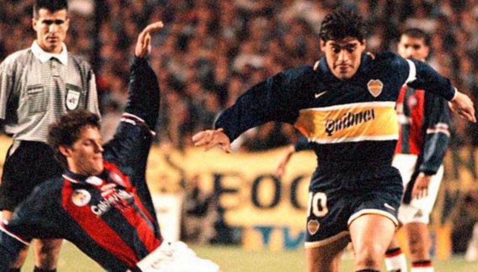 El Conde Galetto marcando a Maradona.