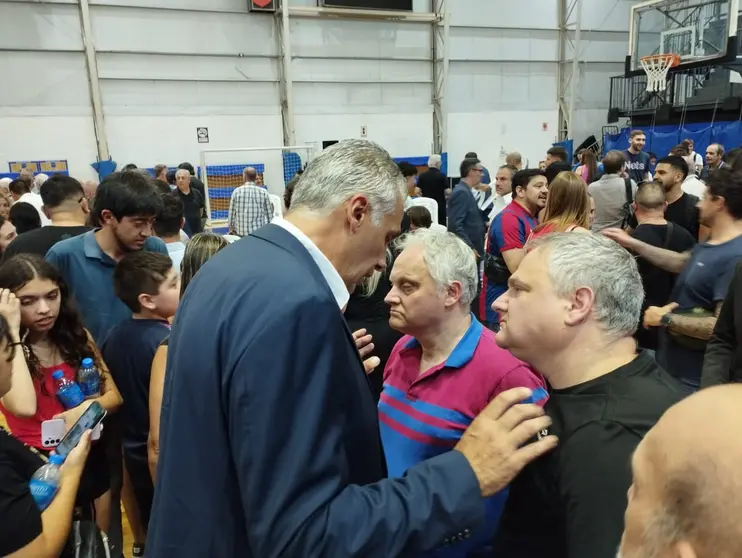 Marcelo Culotta junto a los hermanos Res.