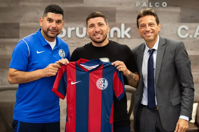 Eric Remedi junto a Néstor Ortigoza y Marcelo Moretti.