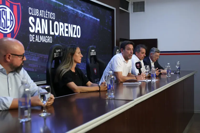 Sergio Costantino en la conferencia de prensa