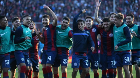 EBECFDB4-0B02-444E-98AA-9FAC371314AF