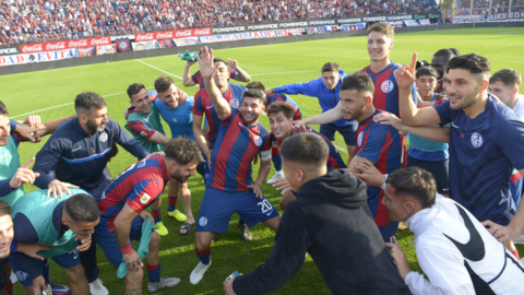San Lorenzo tras vencer a Huracán