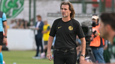 2225302F-6A59-4F10-80A1-8279002CD9CC