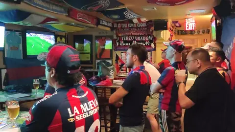 Los Cuervos de New York se reúnen en cada partido para seguir a San Lorenzo.