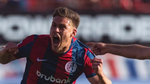 Federico Girotti en San Lorenzo tras su gol ante Racing