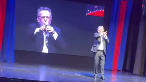 César Francis lanzó su lista para las elecciones de San Lorenzo.
