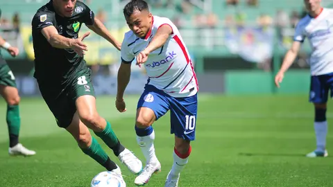 Perrito Barrios vuelve a la titularidad por Alexis Cuello.