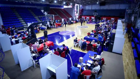 El club es de los socios, que elegimos democráticamente nuestras autoridades.