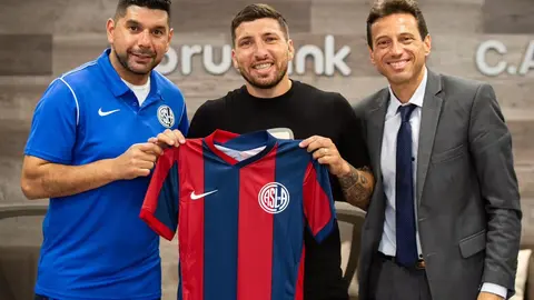 Eric Remedi junto a Néstor Ortigoza y Marcelo Moretti.