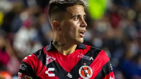 Tití Ortiz no cumplió con su palabra y se va a Brasil.