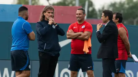 Insua junto a Moretti y Ortigoza