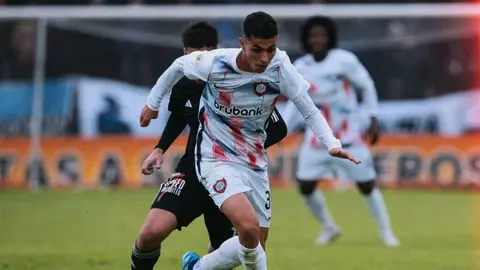 San Lorenzo cayó con Riestra en el inicio del torneo de la Liga Profesional.