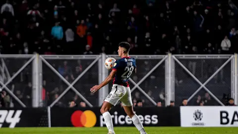 Alexis Cuello metió un gol a lo Messi.
