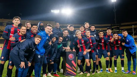 San Lorenzo derrotó a Peñarol 2 a 0.