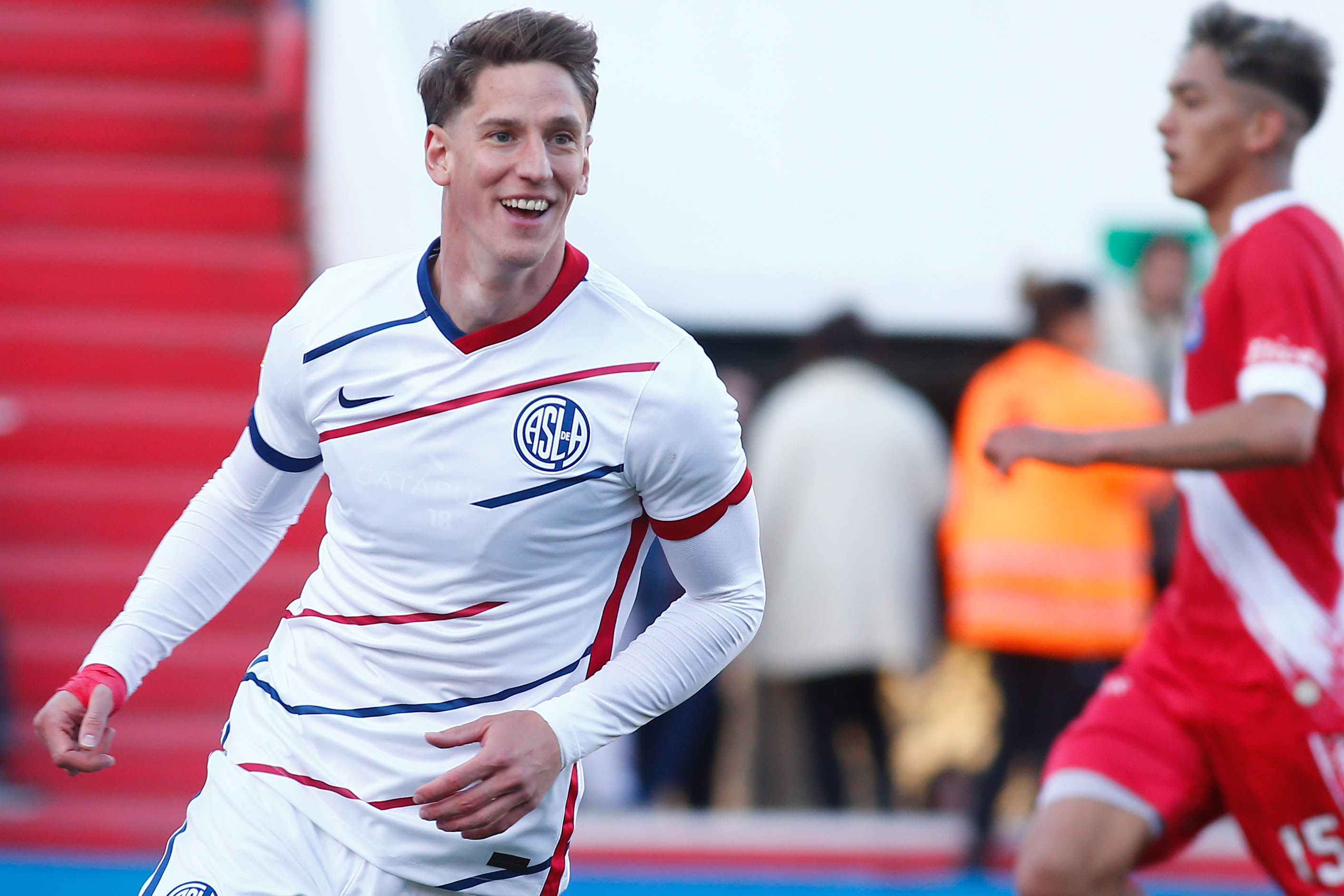 Vombergar, debutó con gol ante Argentinos