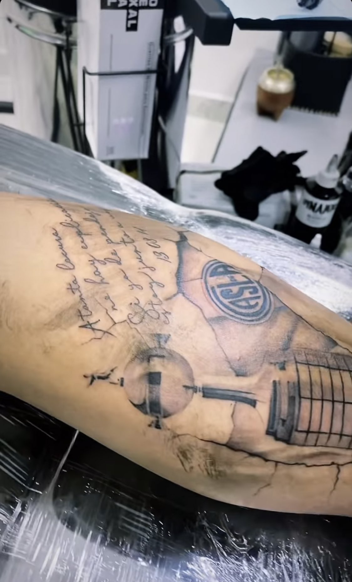 El tatuaje cuervo de Tito Villalba