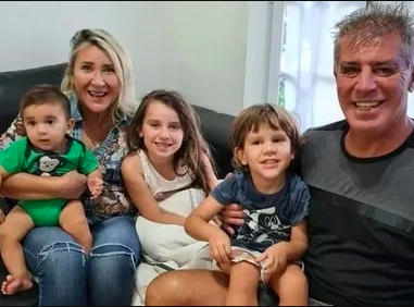 Gallego González con su familia