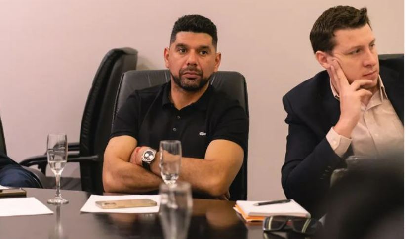 Néstor Ortigoza, encargado del fútbol, junto a Martín Cigna, nuevo intendente del club.