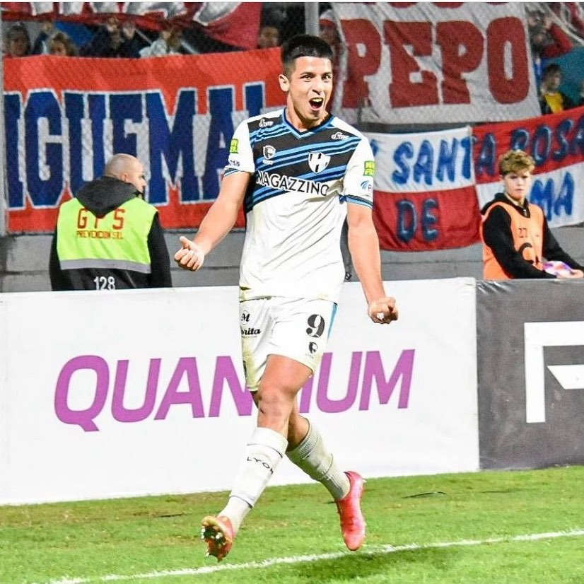 Alexis Cuello llega para sumar goles a la ofensiva de San Lorenzo.