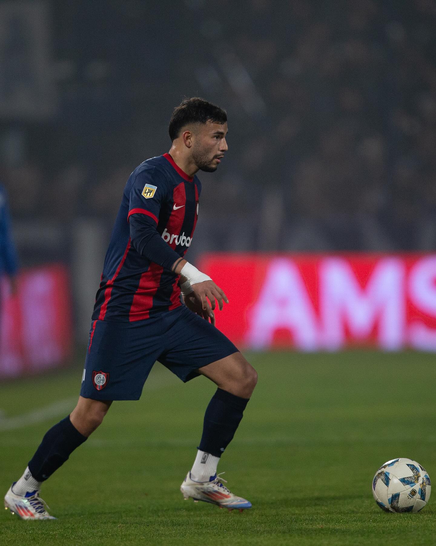 Leguizamón, junto con Remedi, fue a gran figura del partido.